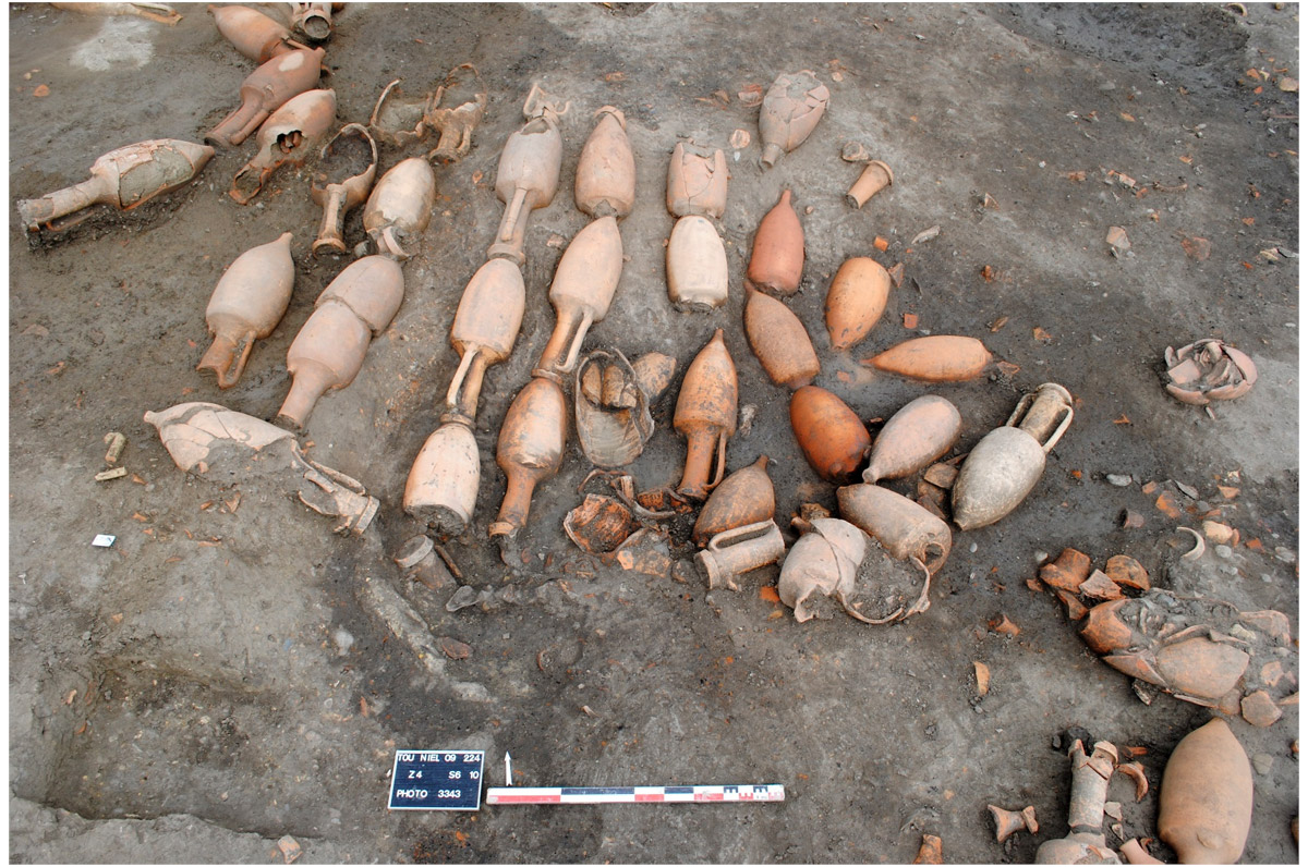 Amphores découvertes lors d'une fouille archéologique à Toulouse